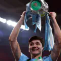 A touching moment! Donnarumma and Haaland urged Khusanov to celebrate the victory with the trophy. The Uzbek defender is extremely shy...