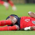 L'infirmerie d'Arsenal et de l'équipe d'Angleterre s'allonge : Noni Madueke quitte Wembley avec une attelle spéciale