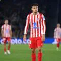 Refereeing scandal. Atlético defender handled the ball after goalkeeper's pass, but the referee ignored it