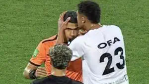 A kiss for the referee. Egyptian footballer stuns official with unexpected affection