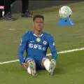 Alerte pour la sélection brésilienne. Estevão quitte le terrain en première mi-temps lors du match entre Chelsea et Manchester United