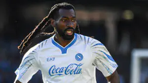 Andre-Frank Zambo Anguissa being tracked by Galatasaray 
