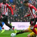 Épisode scandaleux. Aucun penalty accordé contre Manchester United après une main dans la surface