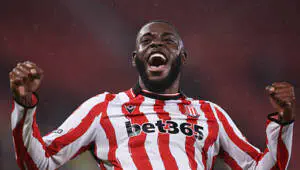 Junior Tchamadeu extends his contract with Stoke City