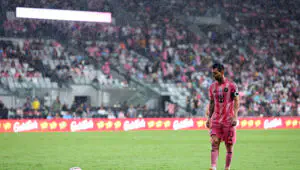 BREAKING! Lionel Messi left the pitch due to discomfort