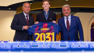 C'est fait ! Officiel : Anthony Gordon est un joueur du FC Barcelone