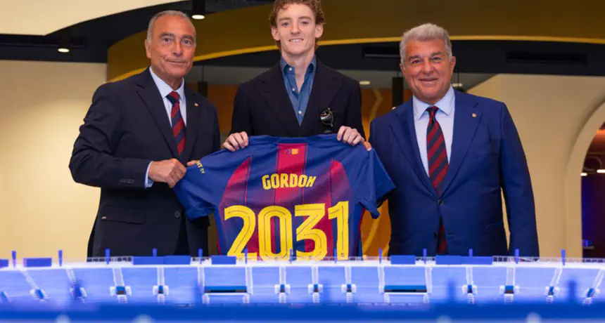 C'est fait ! Officiel : Anthony Gordon est un joueur du FC Barcelone