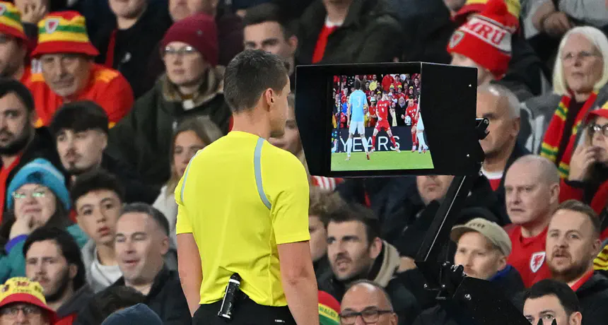 Cas exceptionnel ! La FIFA a officiellement approuvé des modifications des règles de consultation du VAR pour la Coupe du monde
