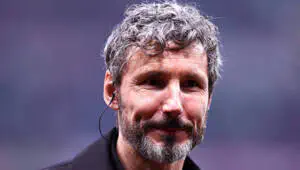Al Ahly vise Mark van Bommel pour succéder à Jess Thorup