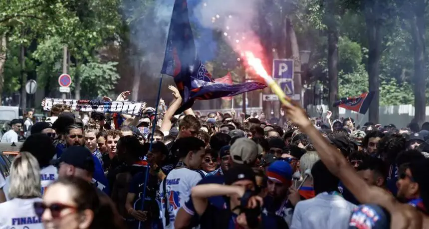 Tension mounts in Paris as serious clashes erupt near Parc des Princes during the final