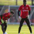 He stays! Manchester United extends contract with goalkeeper