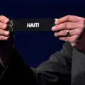 La FIFA interdit le maillot d’Haïti après l’avoir jugé politique. Quelle a été la réaction de l’équipe ?