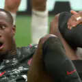 Moment terrible ! Un joueur canadien se fracture la jambe lors du match contre le Qatar (Vidéo)