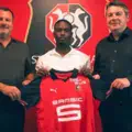 Amadou Diallo signs his first professional contract with Rennes