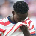 Les États-Unis en infériorité numérique ! Balogun expulsé après consultation de la VAR