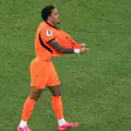 La malédiction familiale. Justin Kluivert répète l’erreur de son père sur penalty, 26 ans plus tard