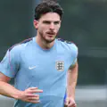 On the brink of trouble. Declan Rice risks missing the match against Mexico. What happened?