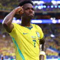 Des vacances stylées. Vinicius et sa compagne enflamment les fans avec une photo torride de leur séjour