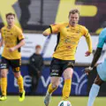 Incredible story! One-armed footballer scores in European competition and makes history