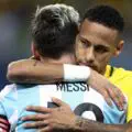 Plus qu’un simple football. Neymar s’adresse à Messi après la mort de son père