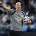 Des soucis pour Maresca ! La star de Manchester City quitte le terrain sur blessure lors du match contre Bournemouth