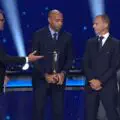 Immortel ! La légende d'Arsenal et de la France reçoit la plus haute distinction de l'UEFA