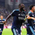 Lassine Sinayoko porte le Paris FC face à Marseille au Vélodrome