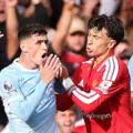 Les esprits s’échauffent. L’arbitre expulse Foden dans le derby de Manchester après son geste sur Fernandes