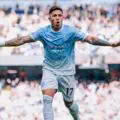 Frappe fantastique sur coup franc direct ! Enzo Fernández ouvre son compteur avec Manchester City. VIDÉO