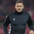 L’aveu sensationnel de l’Empereur ! Totti révèle les clubs qui l’ont appelé pour reprendre sa carrière à 48 ans