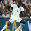 La bonne décision ? L’arbitre n’a pas accordé de penalty après une faute sur Saka lors d’Angleterre — Espagne