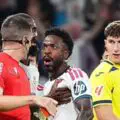 Une expulsion au lieu d’un but ! Vinícius s’est distingué par une énorme maladresse face à Villarreal. VIDÉO