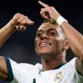 Il faut voir ça ! Mbappé inscrit un but fantastique contre Séville