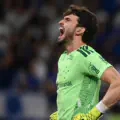 Battle for a young Brazilian goalkeeper. Borussia Dortmund target Cruzeiro star