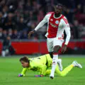 Tolu Arokodare brille en sortie de banc et permet à l’Ajax de battre l’Atalanta 2-0 en Ligue Conférence