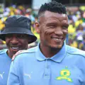 The leader remains in the fold! Mamelodi Sundowns to keep key defender after serious injury