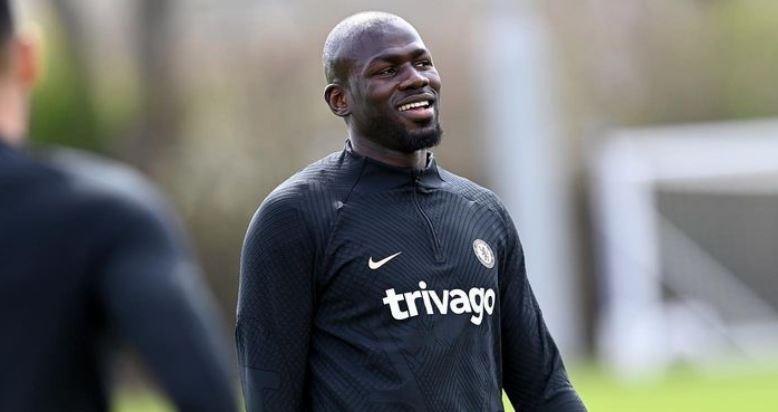 "Napoli" may bring back their former defensive leader.