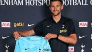 Tottenham announce signing of Italian goalkeeper