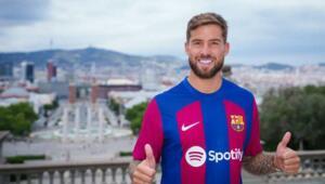 Barcelona announce signing of Spain defender