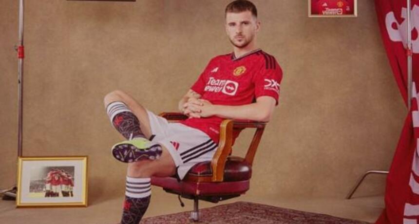 Manchester United buy England midfielder