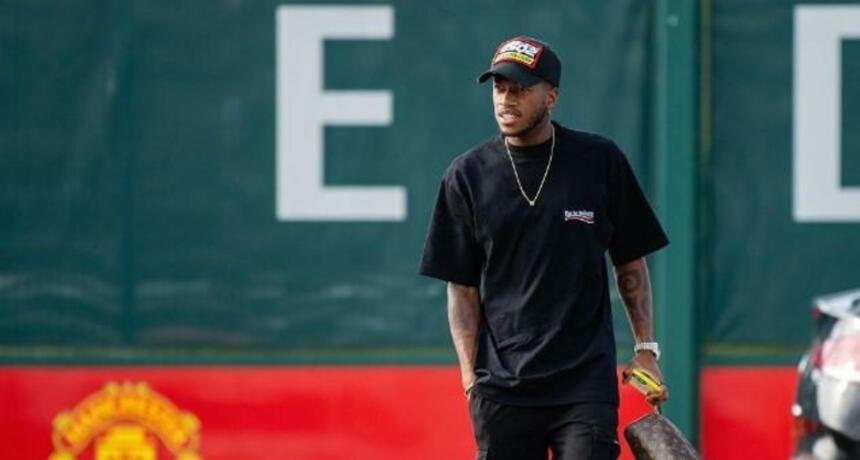 Fulham want to buy the Brazilian from Manchester United