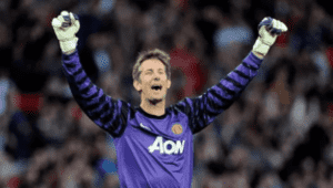 Legendary goalkeeper van der Sar remains in intensive care: what is known