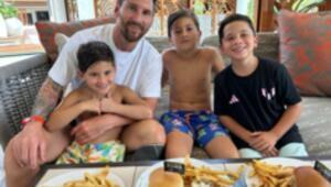 Lionel Messi showed a personalized burger (photo)