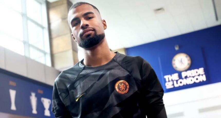 Chelsea announce signing of Spain defender