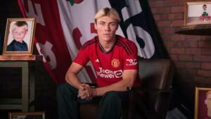 Manchester United buy Danish striker for €75 million