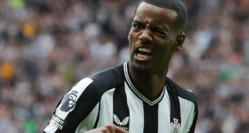 Newcastle won a crushing victory in the 1st round of the Premier League