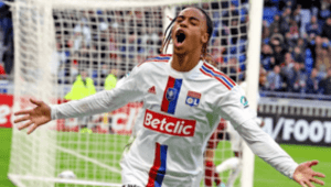 PSG sign two new strikers