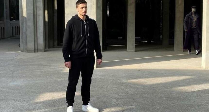 Aston Villa agree to sign experienced Barcelona defender