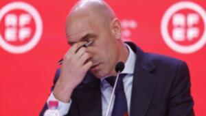 The head of the Spanish Football Federation resigned after kissing a football player