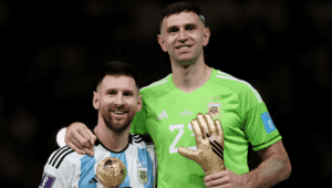 Emiliano Martinez named the main favorite for the 2023 Ballon d'Or